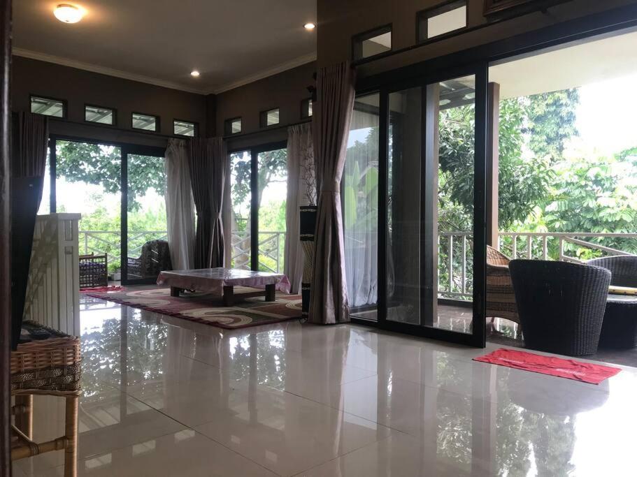 Villa Naumi Bandung Luaran gambar