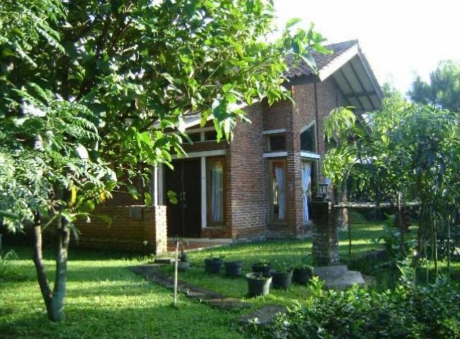Villa Naumi Bandung Luaran gambar